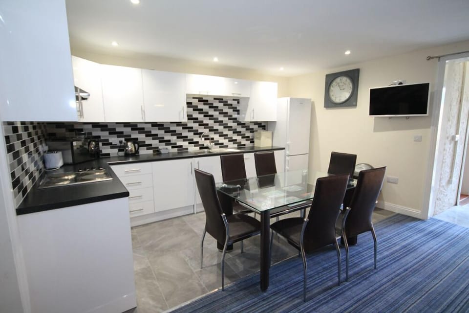 Apartment, Multiple Beds, Non Smoking | Room amenity