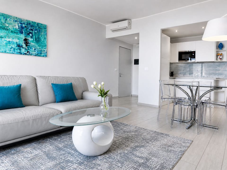 Deluxe Apartment, Hot Tub, Sea View | Living area