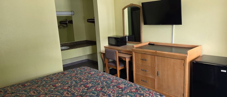 Desk, iron/ironing board, free WiFi