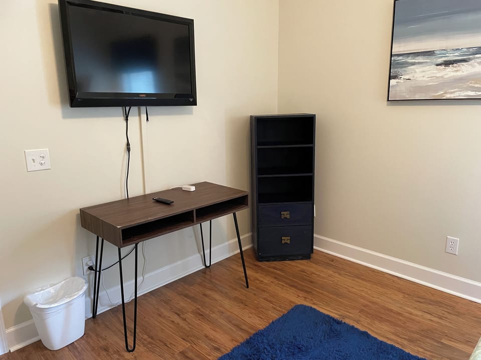 Bunk bedroom - view of the TV