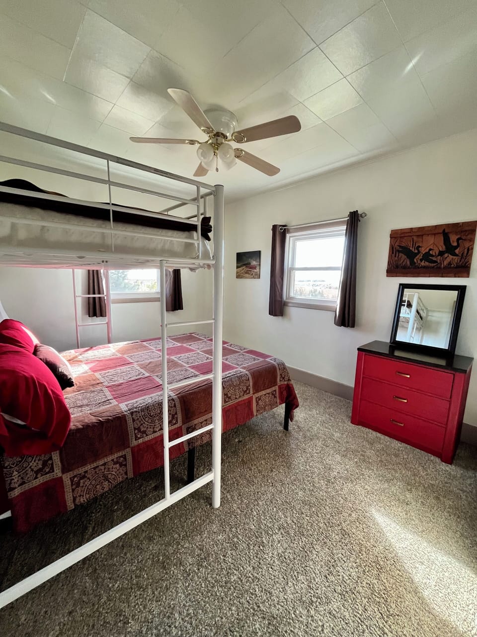 Bedroom 2
Queen Bed 
Twin Loft Bed