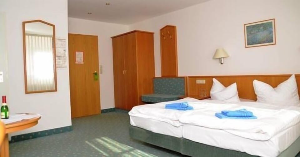 Minibar, desk, free WiFi, bed sheets