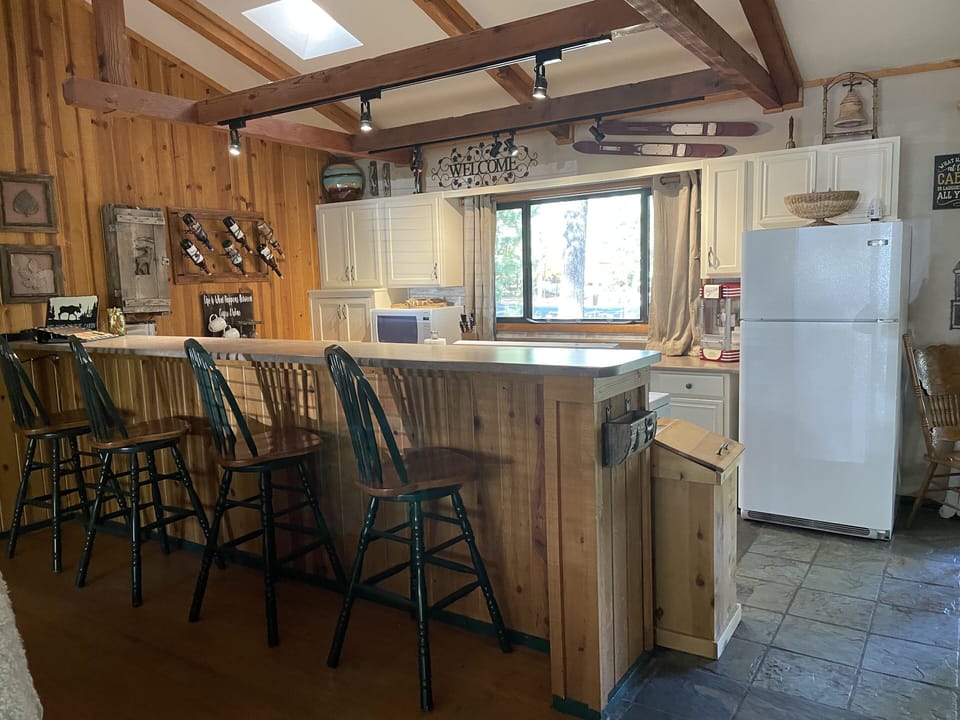 Breakfast bar in kitchen
