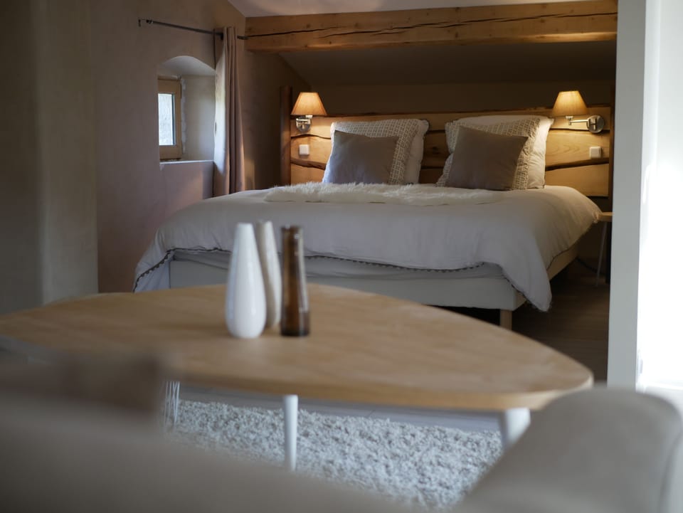 Suite (La Cabane) | Individually decorated, individually furnished, blackout drapes