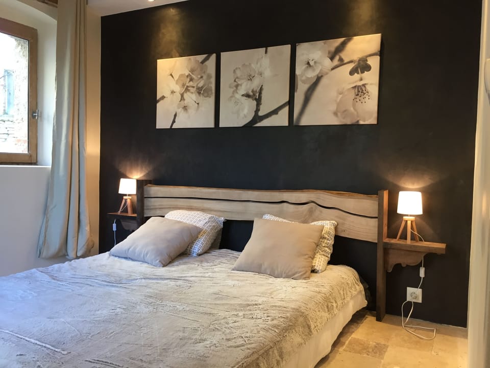 Deluxe Double Room (La Ruche) | Individually decorated, individually furnished, blackout drapes