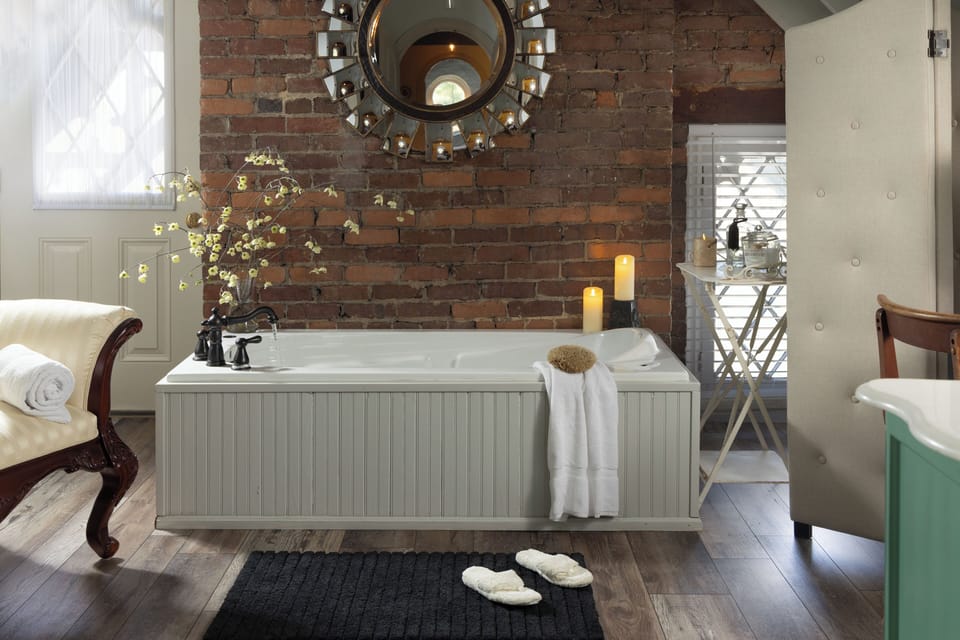 Elite Quadruple Room | Bathroom | Free toiletries, hair dryer, bathrobes, towels