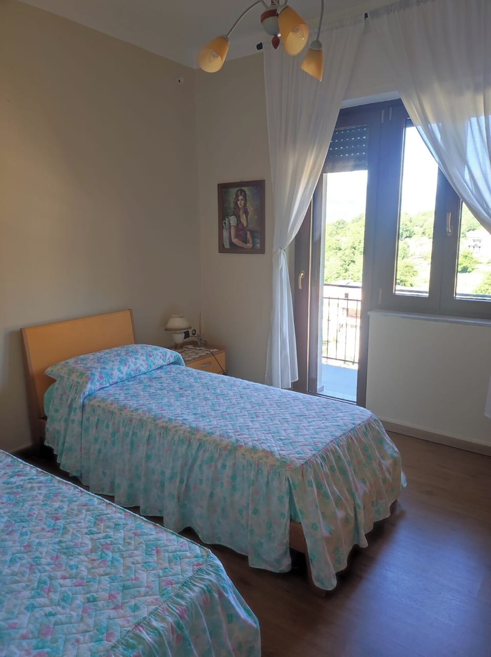 Room, 2 Twin Beds, Shared Bathroom