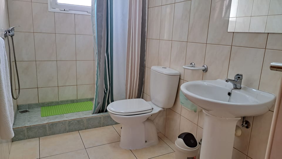 Gallery Shared Dormitory, Mixed Dorm | Bathroom | Shower