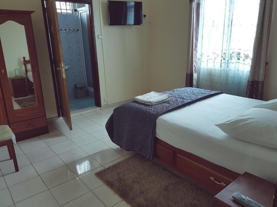 Standard Room, 1 Double Bed | Laptop workspace, iron/ironing board (on request), bed sheets