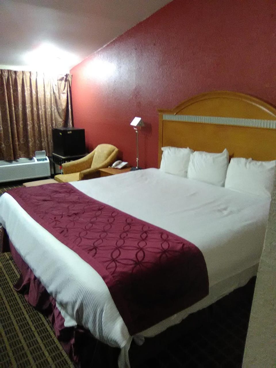 Room, 1 King Bed, Non Smoking | Desk, soundproofing, iron/ironing board, WiFi (free)