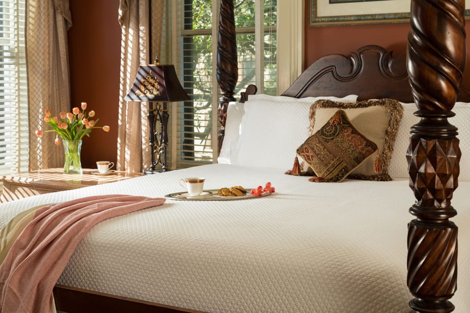Luxury Double Room, 1 King Bed, Corner | Street view