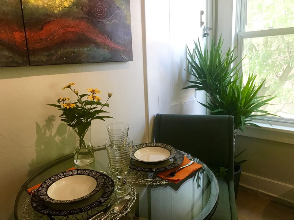 Dining for 2 in the kitchen