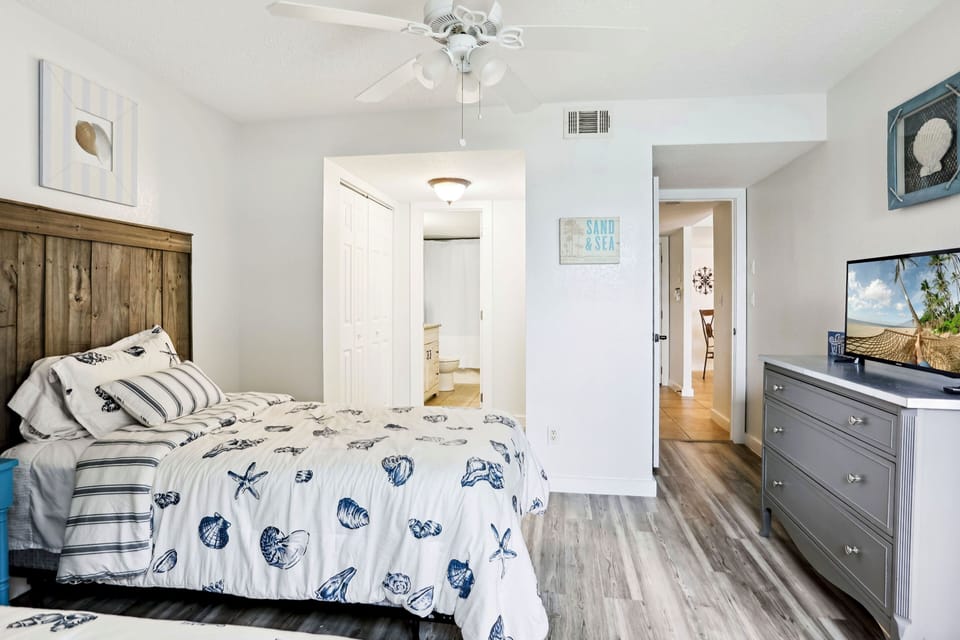 Guest bedroom with 2 twins
