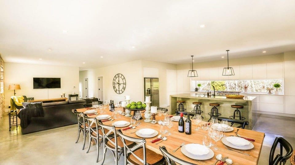 Amaroo | Open plan living, dining and kitchen space