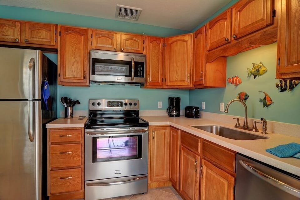 Covered patio entry into kitchen