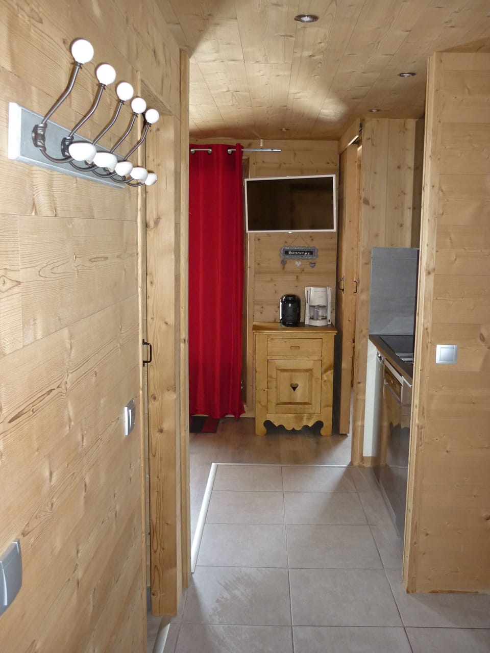 At the foot of the slopes, The white queen, 2 separate bedrooms, WIFI Apartment in Les Allues