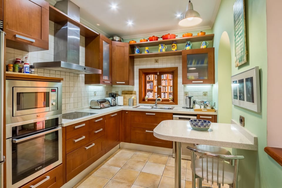 Kitchen again; fully equipped for all occasions