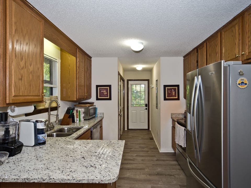 Kitchen, brand new major appliances