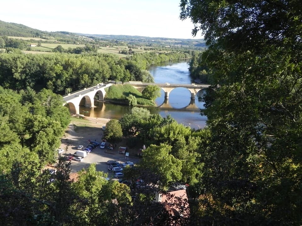 Meeting of the Dordogne and the Vézère Rivers in our area.