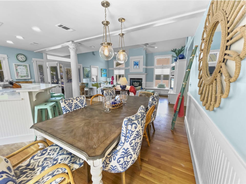 Breakers | Dining Area