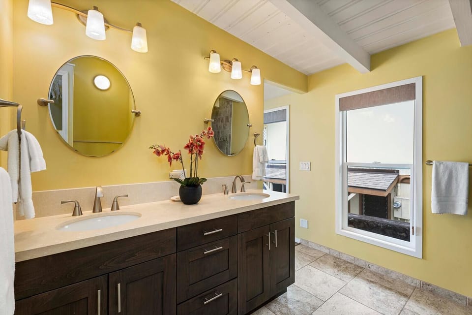 En-suite Bathroom with Dual Vanity
