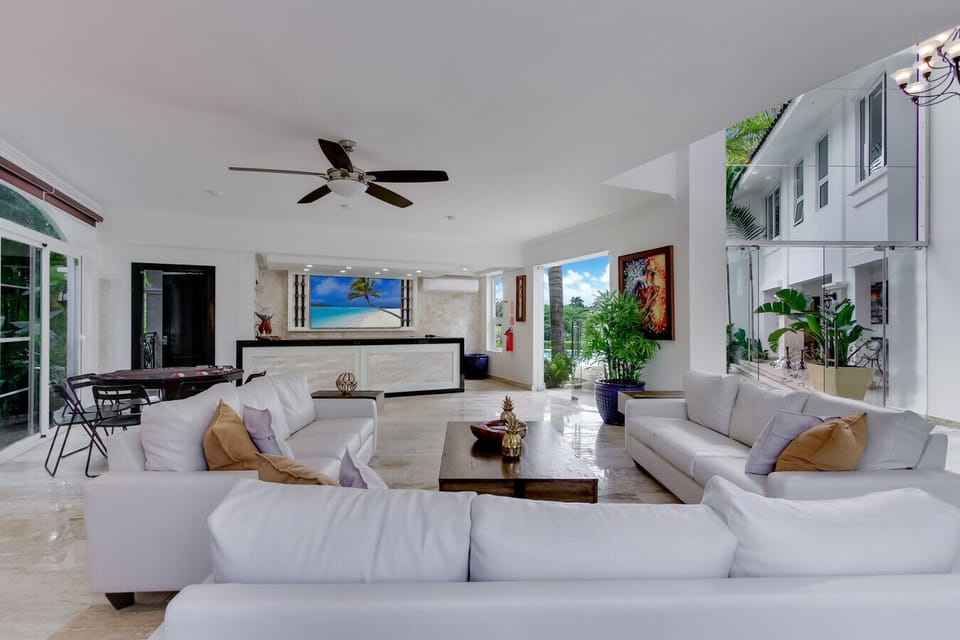 Villa Paraiso: Living room, bar area, and poker table
