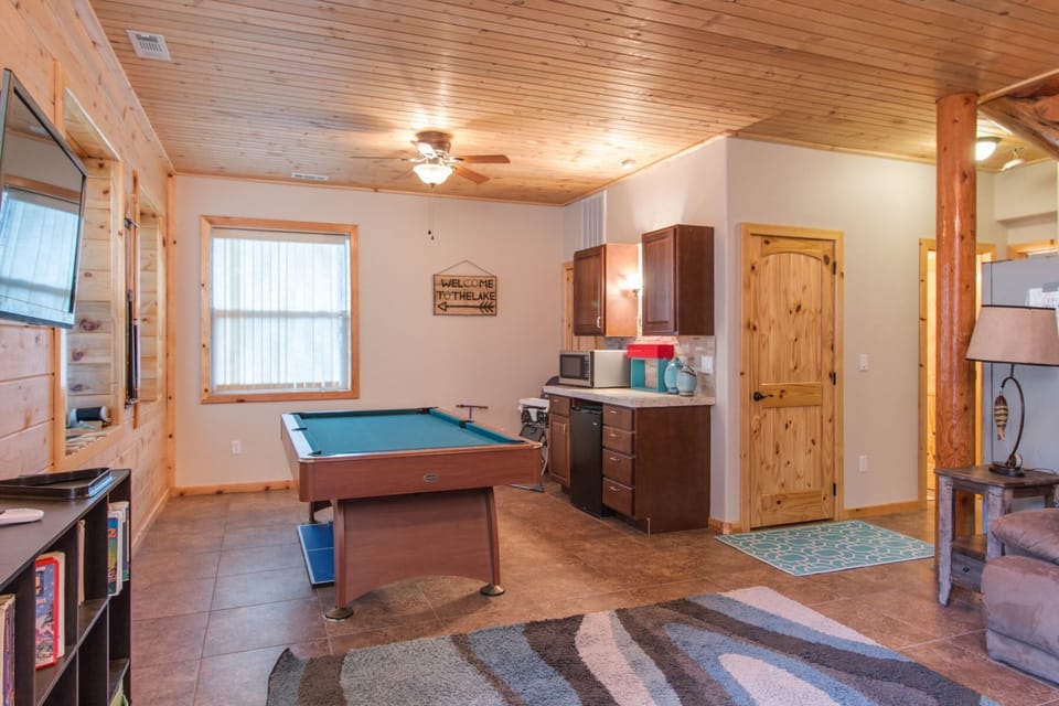 05 - Family Room