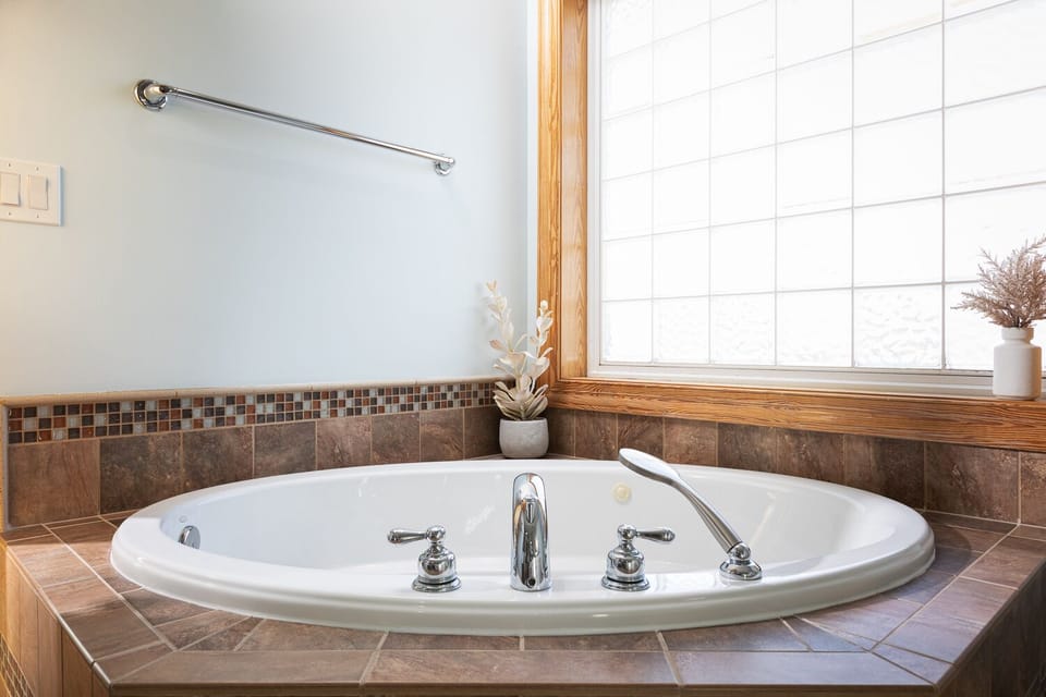 Top floor king ensuite soaker tub.