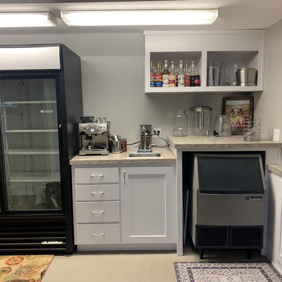 Coffee/ice maker/drink cooler