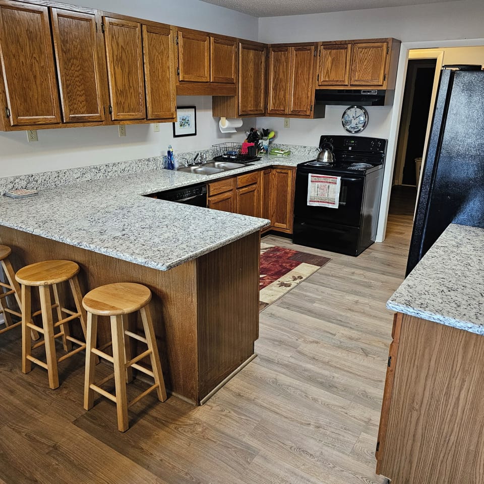Full kitchen with appliances
