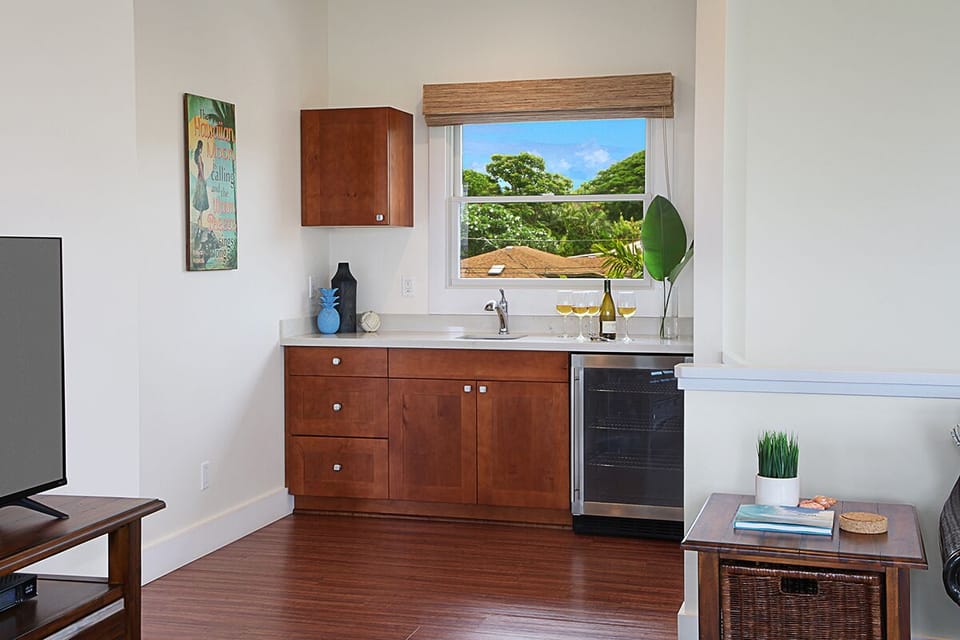 UPSTAIRS WET BAR WITH WINE CHILLER