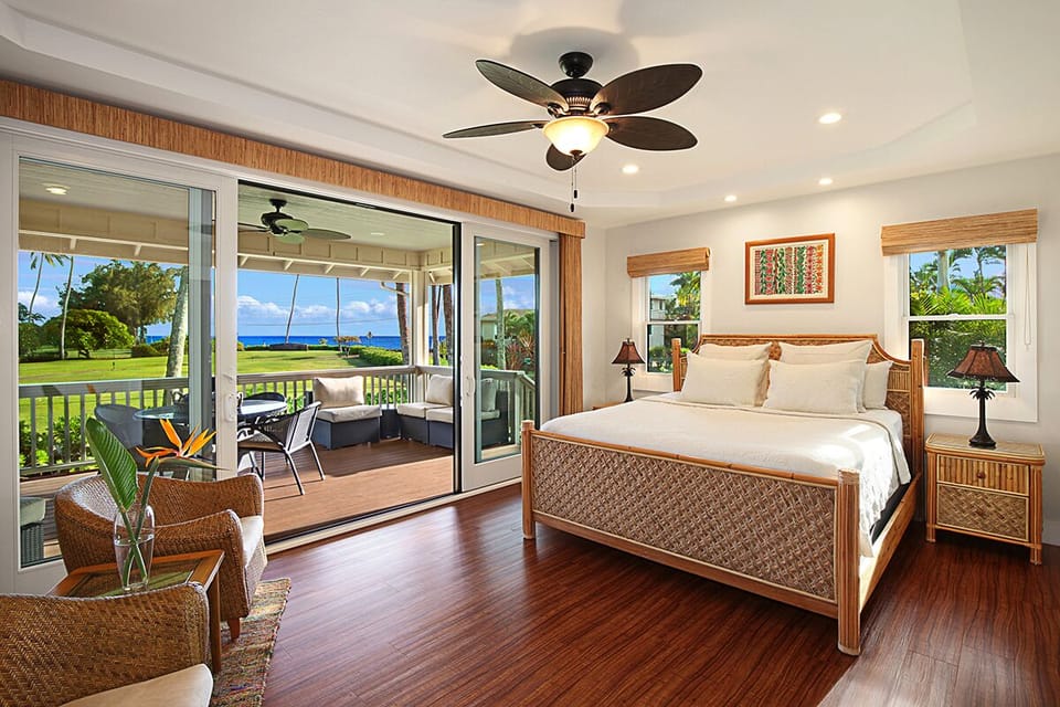 DOWNSTAIRS BEDROOM. KING BED. A/C. ENSUITE BATHROOM.