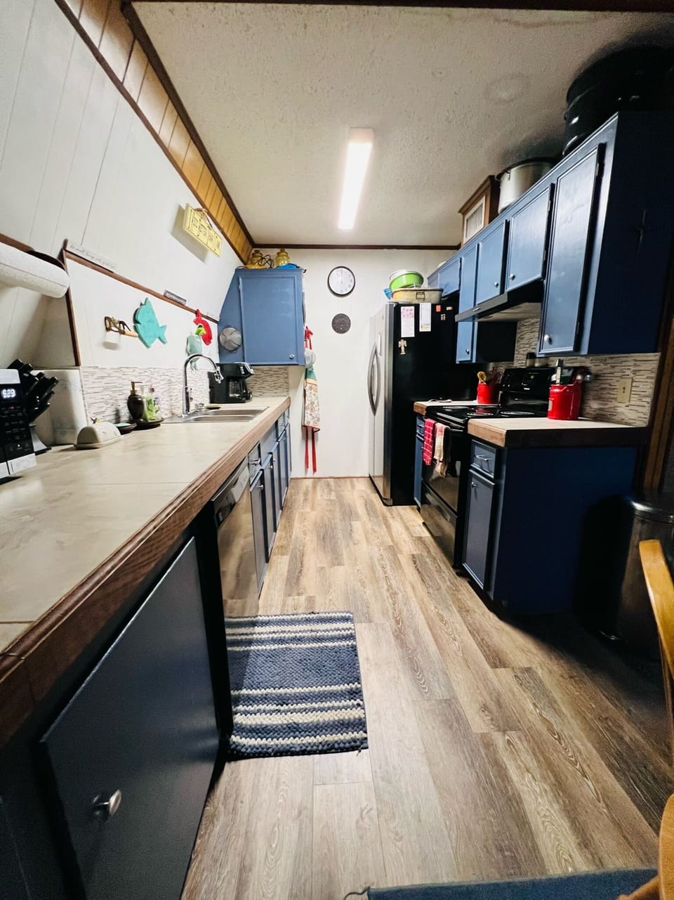 Lovely gally kitchen stocked with all tools needed to make fabulous meals.