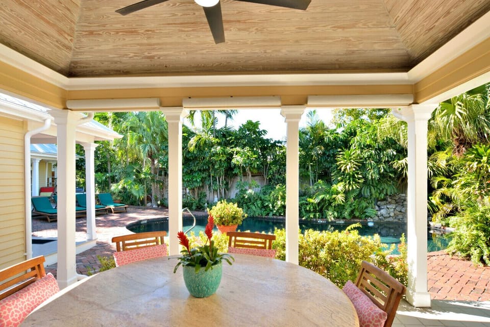 outdoor patio dining