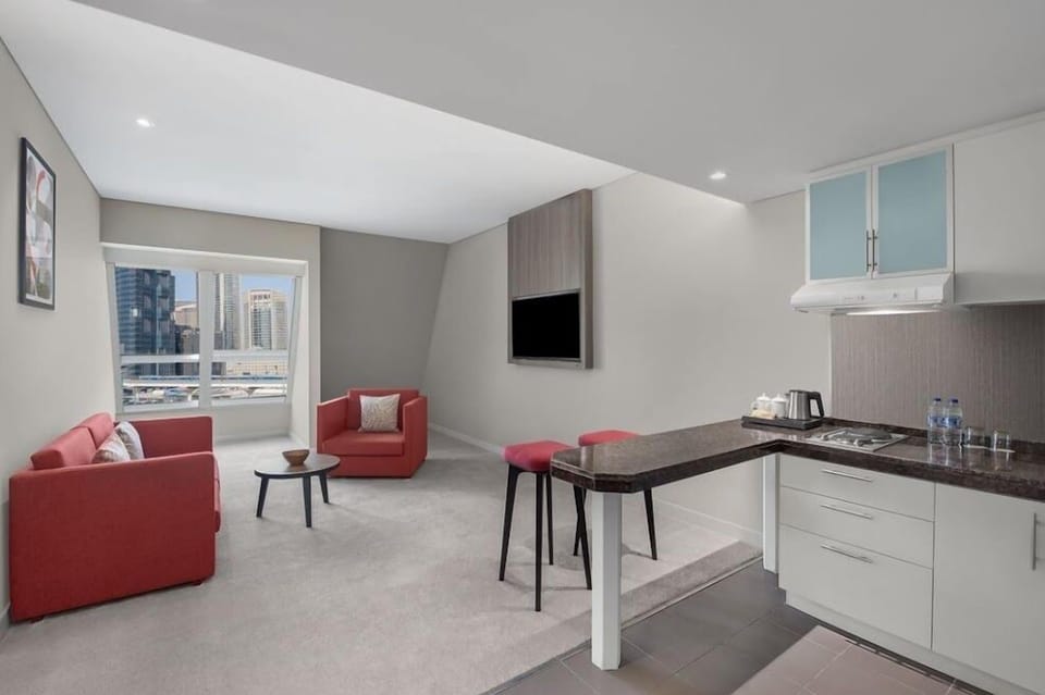 Executive Suite (BURJ RM 305) | Premium bedding, minibar, in-room safe, blackout drapes
