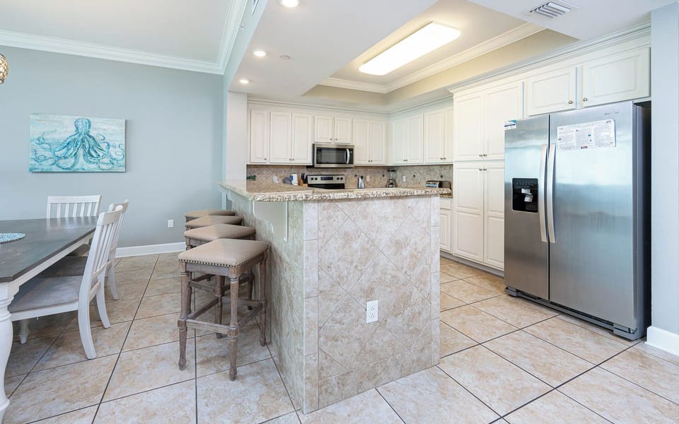 Wake up with morning coffee at the breakfast bar and get ready for a beach day in this stylish space