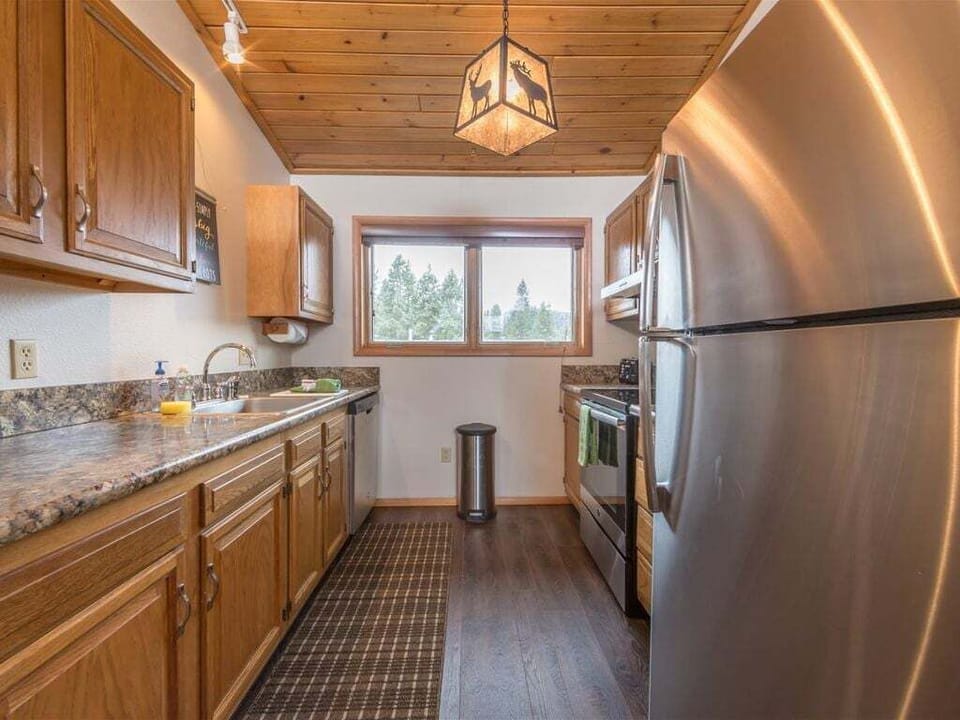 Enjoy the stainless steel appliances | Main Level