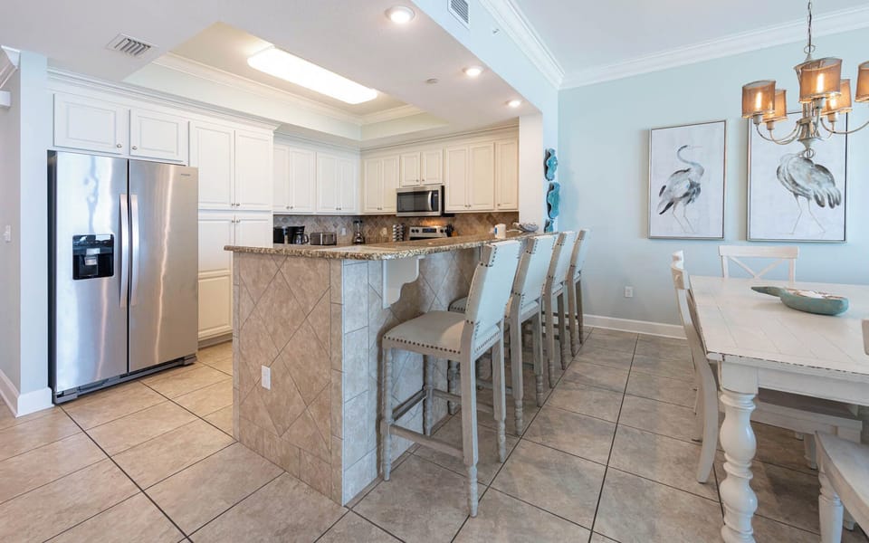 Sip your morning coffee at the breakfast bar and get ready for a beach day in this stylish space