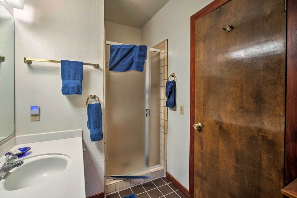 En-Suite Bathroom | Towels Provided