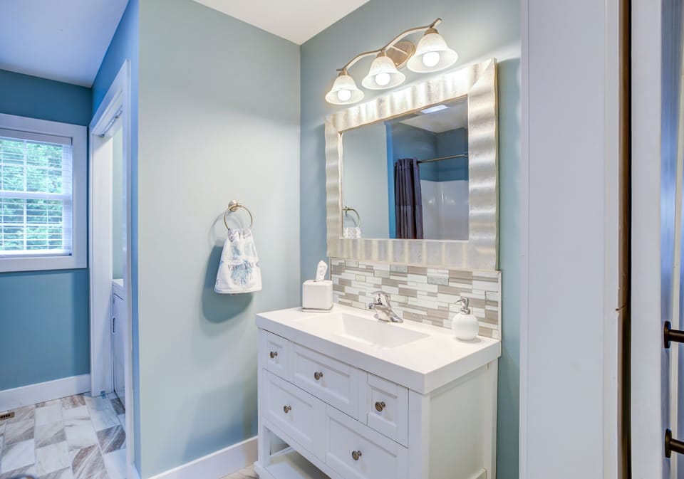 Full Bath 1 has Tub/Shower Combo.