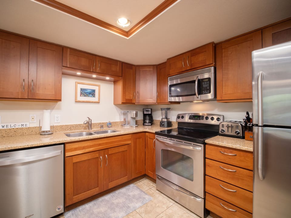 Large, well stocked kitchen for eating in