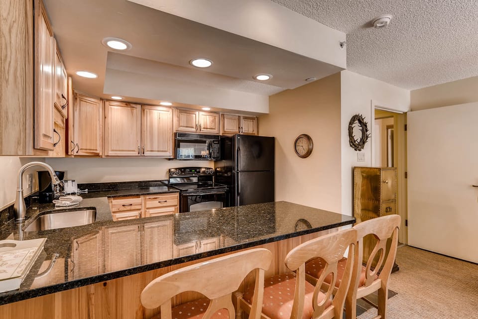Kitchen - Breakfast bar