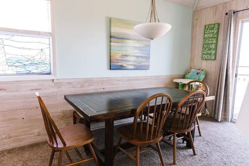 Dining Area l Unwind l Indulge l Spacious