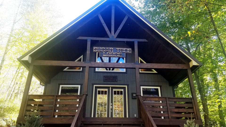 Front view of the lodge.