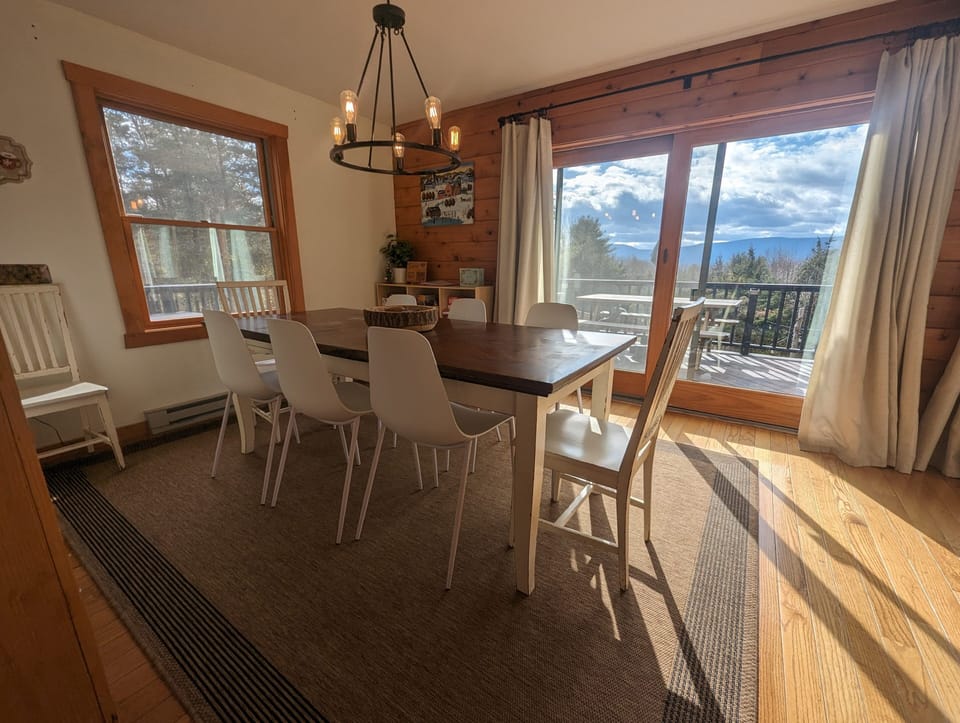 Savour your food with the mountains in the background for every yummy meal