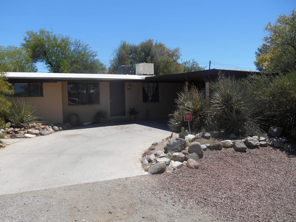 WELCOME TO A PERFCT LOCATION AND AWESOME RELAXING SPACE!