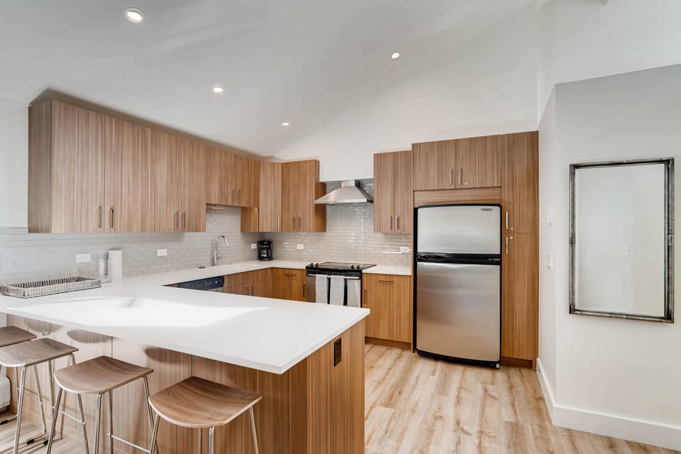 Gourmet Kitchen - Well equipped modern kitchen.