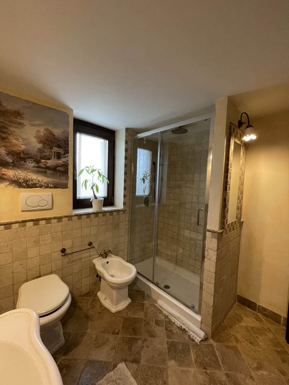 Superior Room | Bathroom | Shower, free toiletries, bidet, towels