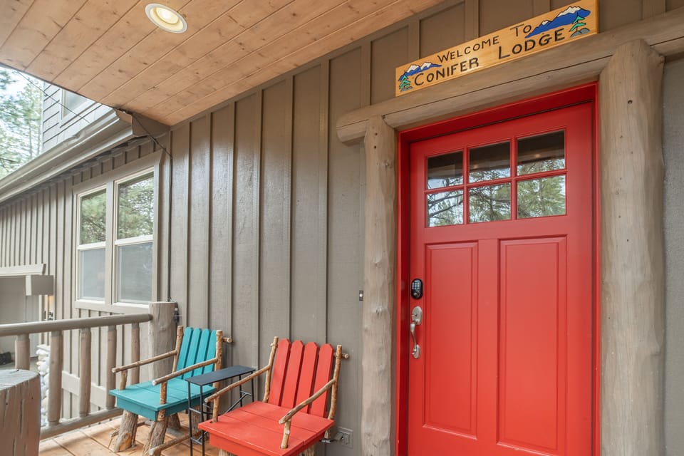 Welcome to Conifer Lodge! Look For The Red Door!