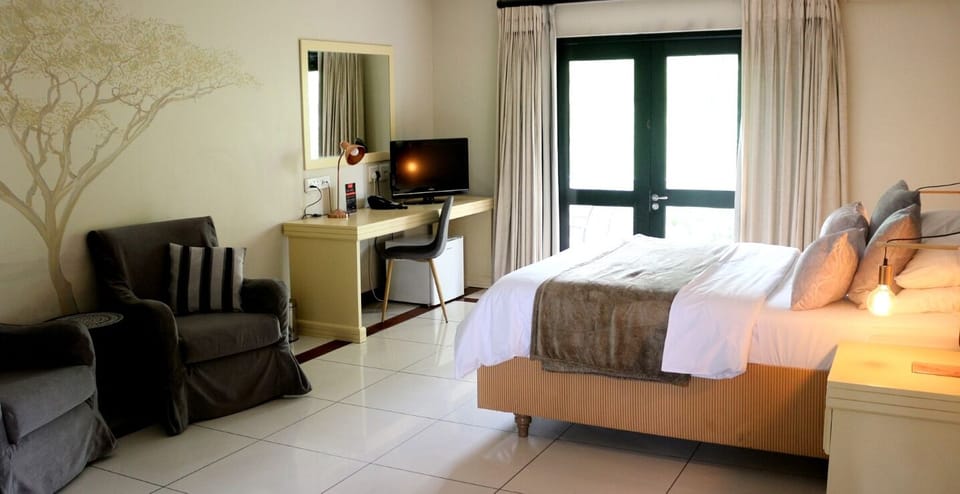 Standard Double Suite | Minibar, in-room safe, desk, iron/ironing board